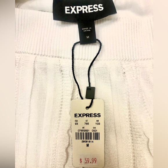 New With Tags Express High Waisted Scalloped Pleated Mini Sweater Skirt Size M - Picture 7 of 7